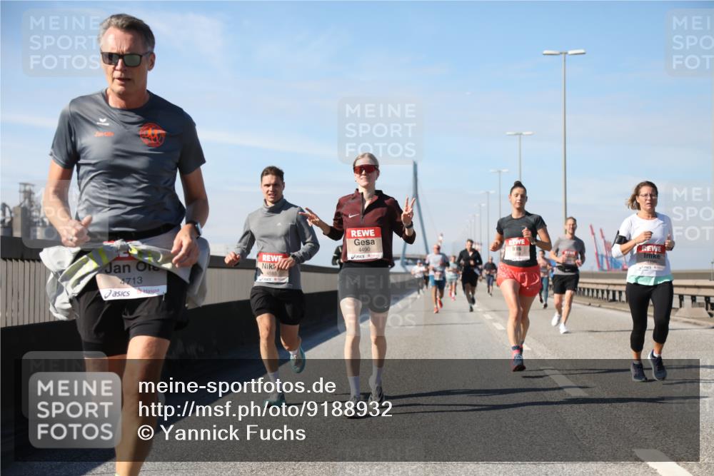 03.10.2025 - Köhlbrandbrückenlauf Yannick Fuchs http://msf.ph/oto/9188932 03.10.2025 11:48:21 Position 3 4713, 4490, 4585 meine-sportfotos.de