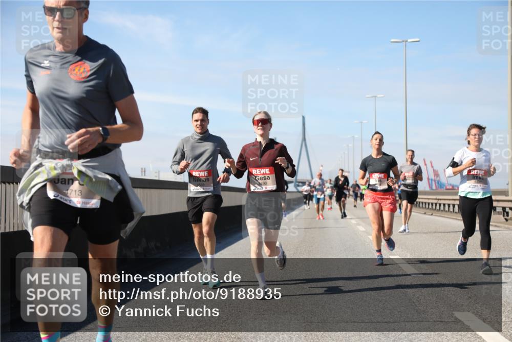 03.10.2025 - Köhlbrandbrückenlauf Yannick Fuchs http://msf.ph/oto/9188935 03.10.2025 11:48:21 Position 3 4713, 490 meine-sportfotos.de