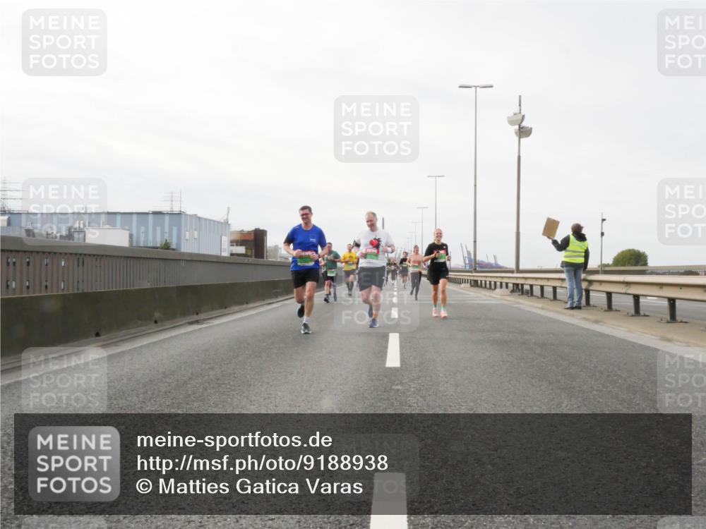 03.10.2025 - Köhlbrandbrückenlauf Matties Gatica Varas http://msf.ph/oto/9188938 03.10.2025 15:56:11 Position 3  meine-sportfotos.de