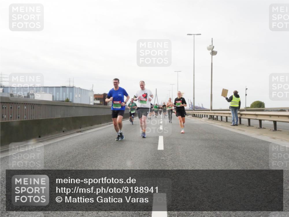 03.10.2025 - Köhlbrandbrückenlauf Matties Gatica Varas http://msf.ph/oto/9188941 03.10.2025 15:56:12 Position 3  meine-sportfotos.de