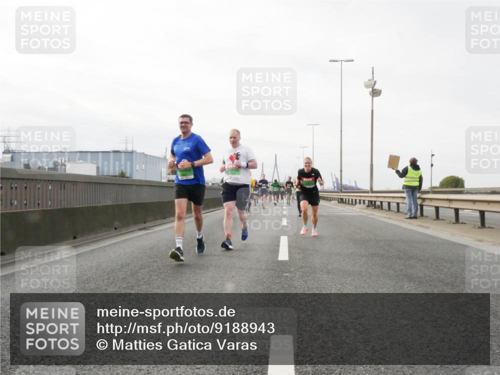 03.10.2025 - Köhlbrandbrückenlauf Matties Gatica Varas http://msf.ph/oto/9188943 03.10.2025 15:56:12 Position 3  meine-sportfotos.de