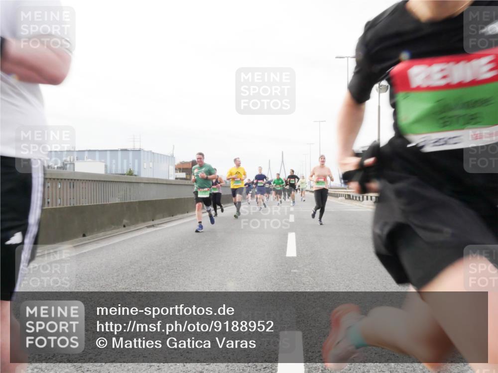 03.10.2025 - Köhlbrandbrückenlauf Matties Gatica Varas http://msf.ph/oto/9188952 03.10.2025 15:56:14 Position 3  meine-sportfotos.de
