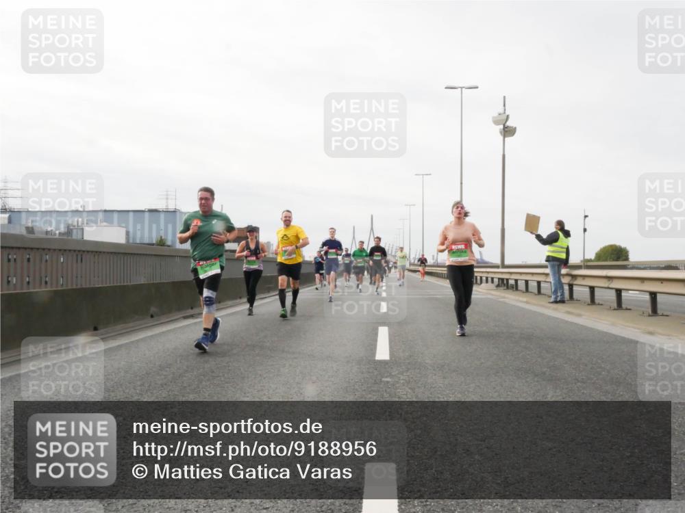 03.10.2025 - Köhlbrandbrückenlauf Matties Gatica Varas http://msf.ph/oto/9188956 03.10.2025 15:56:15 Position 3  meine-sportfotos.de