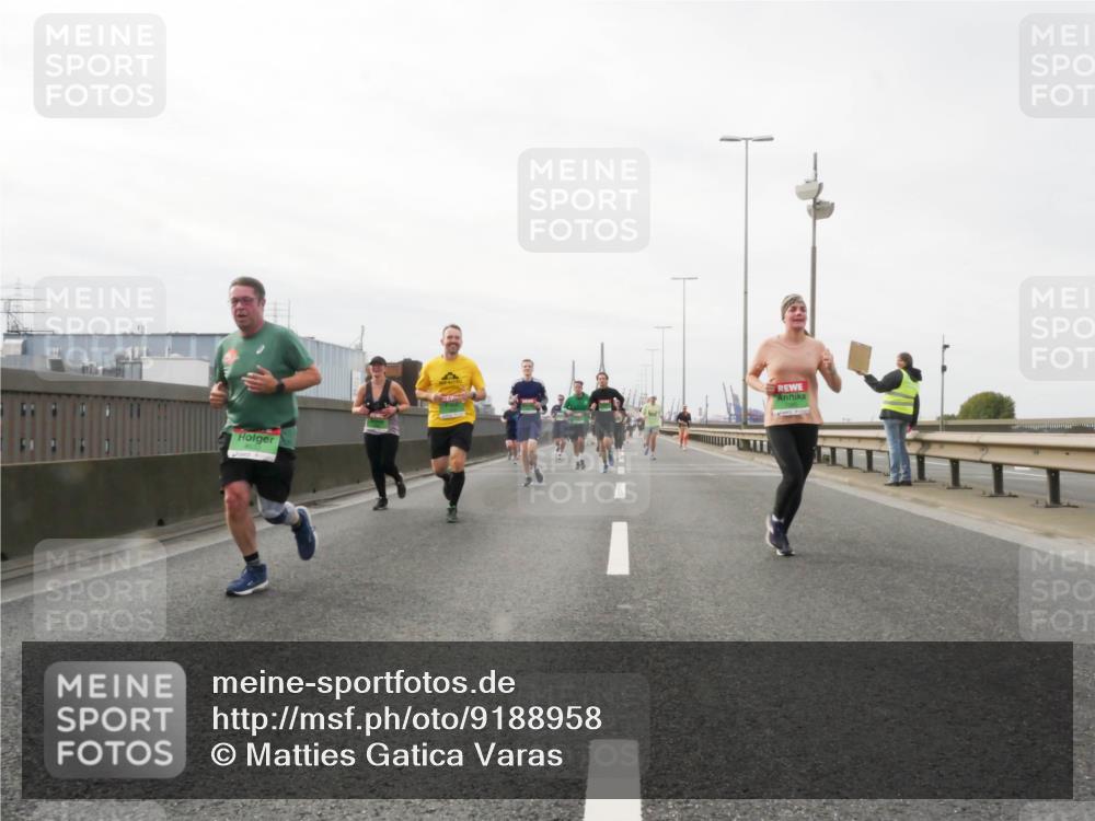 03.10.2025 - Köhlbrandbrückenlauf Matties Gatica Varas http://msf.ph/oto/9188958 03.10.2025 15:56:15 Position 3  meine-sportfotos.de