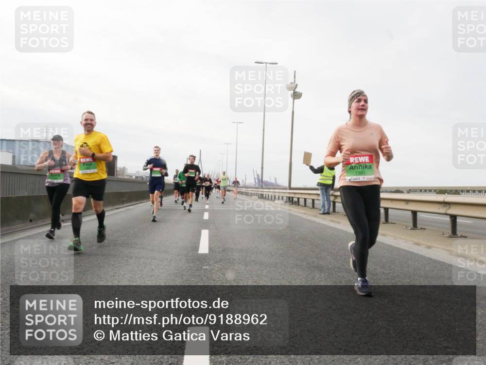 03.10.2025 - Köhlbrandbrückenlauf Matties Gatica Varas http://msf.ph/oto/9188962 03.10.2025 15:56:16 Position 3 7393 meine-sportfotos.de
