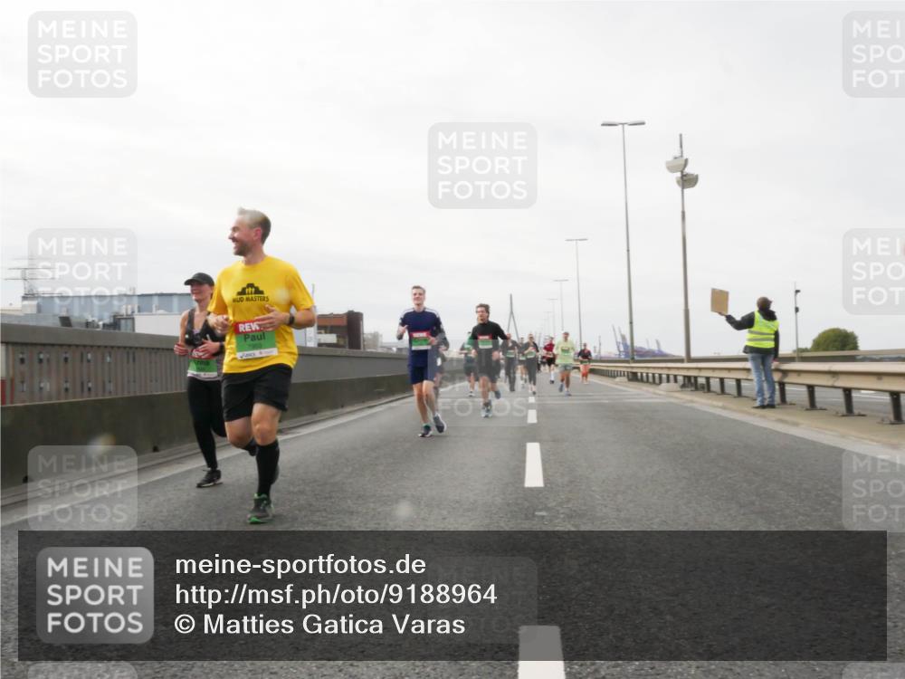 03.10.2025 - Köhlbrandbrückenlauf Matties Gatica Varas http://msf.ph/oto/9188964 03.10.2025 15:56:17 Position 3  meine-sportfotos.de