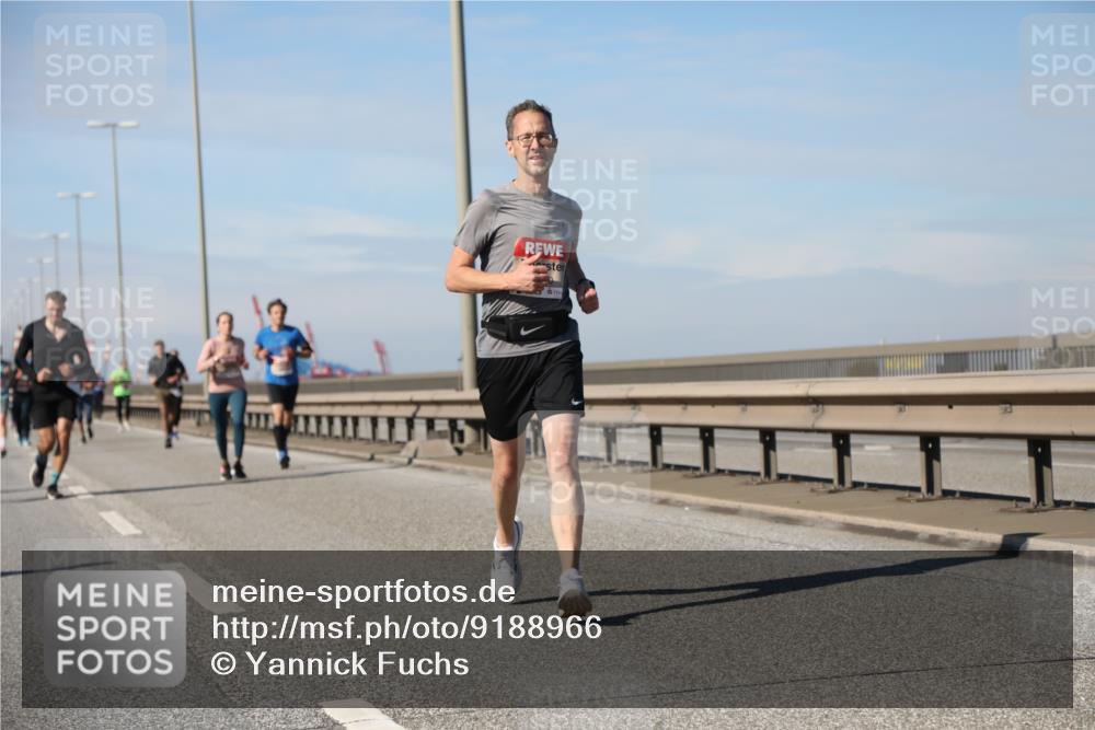 03.10.2025 - Köhlbrandbrückenlauf Yannick Fuchs http://msf.ph/oto/9188966 03.10.2025 11:48:25 Position 3  meine-sportfotos.de