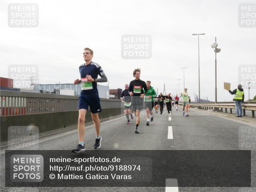 03.10.2025 - Köhlbrandbrückenlauf Matties Gatica Varas http://msf.ph/oto/9188974 03.10.2025 15:56:19 Position 3  meine-sportfotos.de