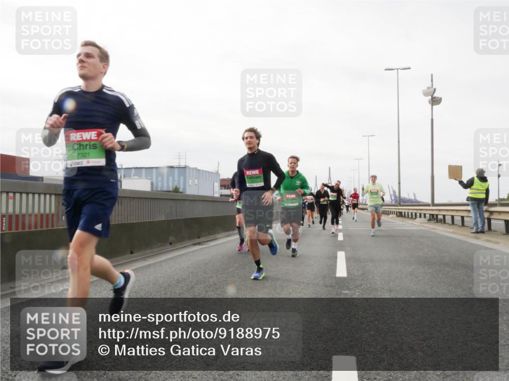 03.10.2025 - Köhlbrandbrückenlauf Matties Gatica Varas http://msf.ph/oto/9188975 03.10.2025 15:56:19 Position 3 7321 meine-sportfotos.de