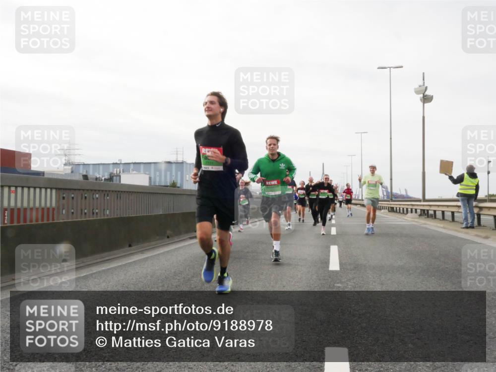 03.10.2025 - Köhlbrandbrückenlauf Matties Gatica Varas http://msf.ph/oto/9188978 03.10.2025 15:56:20 Position 3  meine-sportfotos.de