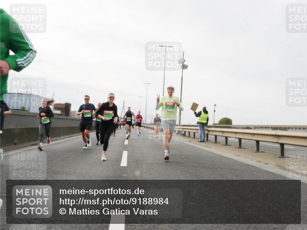03.10.2025 - Köhlbrandbrückenlauf Matties Gatica Varas http://msf.ph/oto/9188984 03.10.2025 15:56:21 Position 3  meine-sportfotos.de