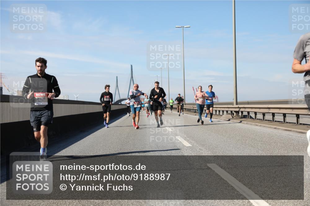 03.10.2025 - Köhlbrandbrückenlauf Yannick Fuchs http://msf.ph/oto/9188987 03.10.2025 11:48:26 Position 3  meine-sportfotos.de