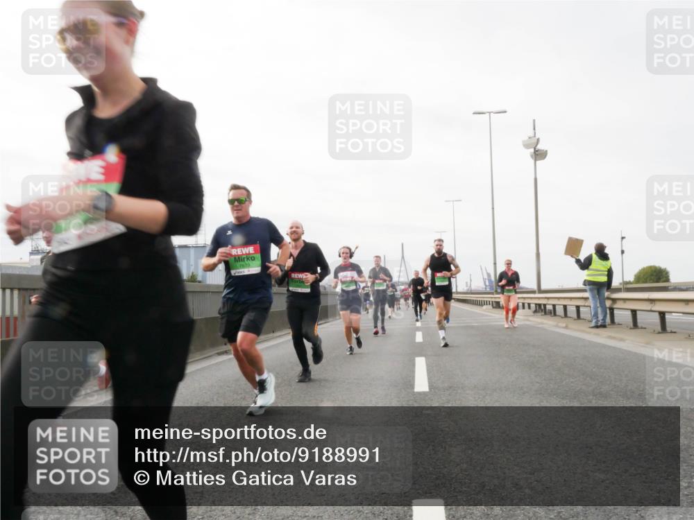 03.10.2025 - Köhlbrandbrückenlauf Matties Gatica Varas http://msf.ph/oto/9188991 03.10.2025 15:56:23 Position 3 7679 meine-sportfotos.de