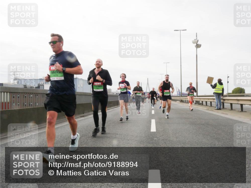 03.10.2025 - Köhlbrandbrückenlauf Matties Gatica Varas http://msf.ph/oto/9188994 03.10.2025 15:56:23 Position 3 7679 meine-sportfotos.de