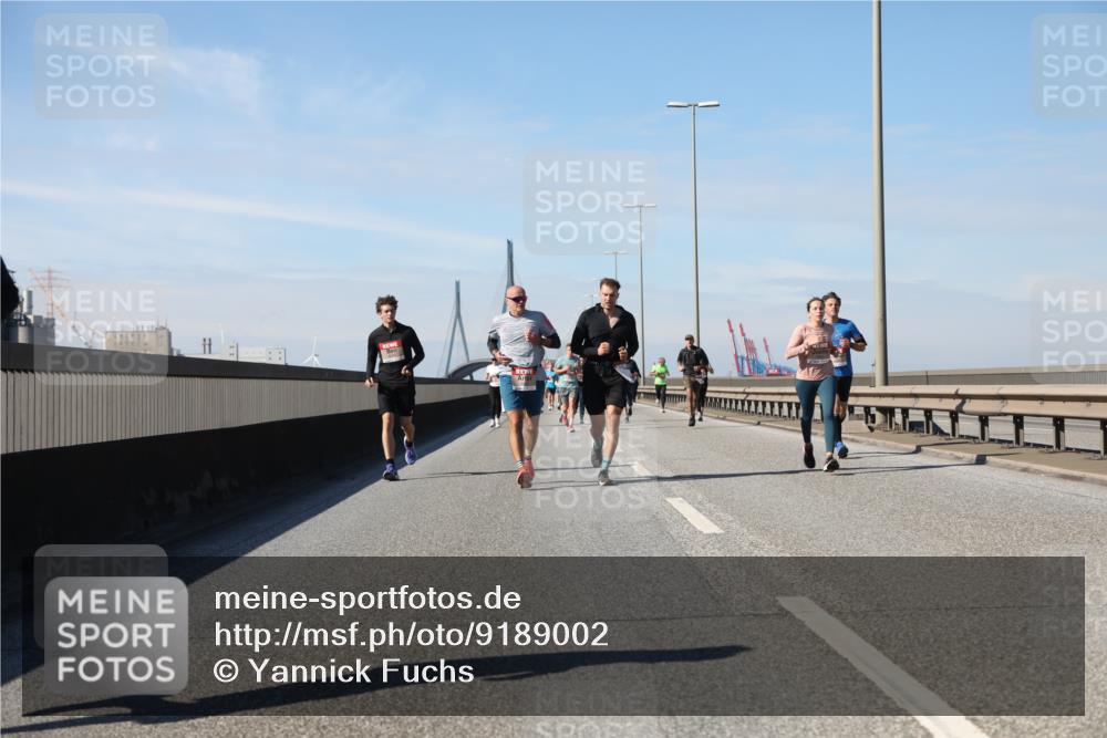 03.10.2025 - Köhlbrandbrückenlauf Yannick Fuchs http://msf.ph/oto/9189002 03.10.2025 11:48:27 Position 3  meine-sportfotos.de