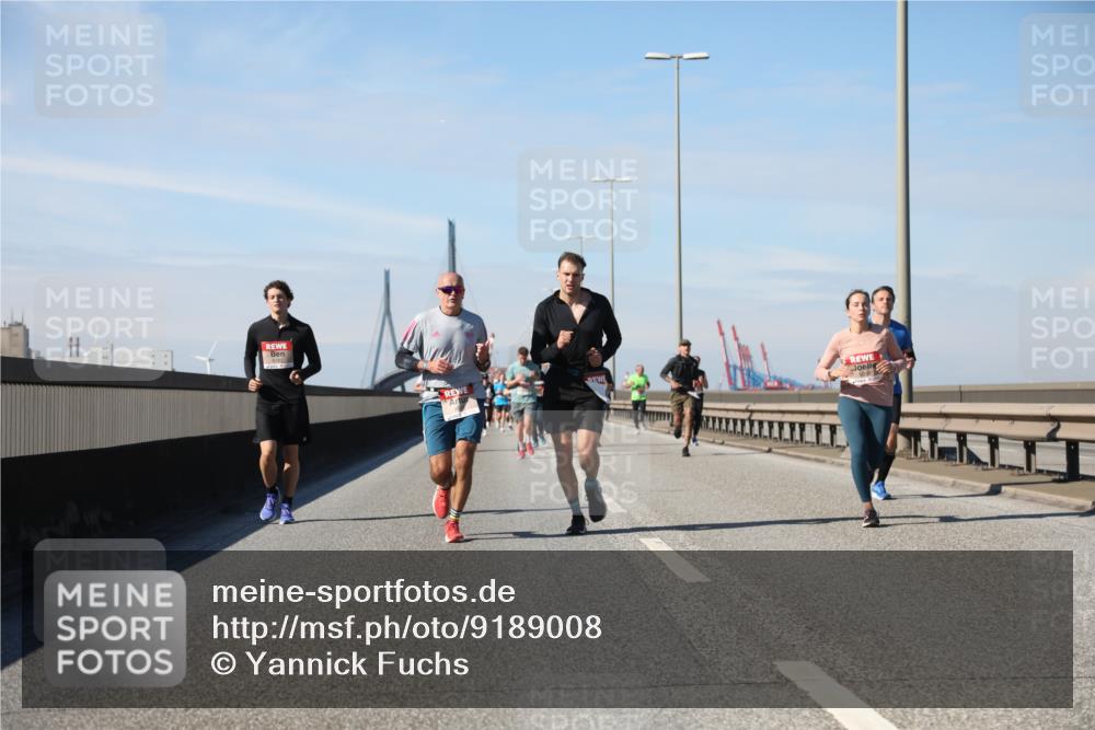 03.10.2025 - Köhlbrandbrückenlauf Yannick Fuchs http://msf.ph/oto/9189008 03.10.2025 11:48:27 Position 3  meine-sportfotos.de