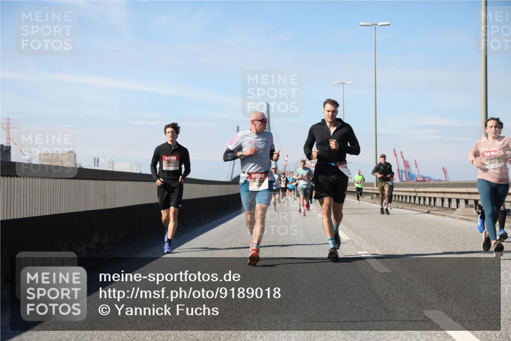 03.10.2025 - Köhlbrandbrückenlauf Yannick Fuchs http://msf.ph/oto/9189018 03.10.2025 11:48:28 Position 3  meine-sportfotos.de