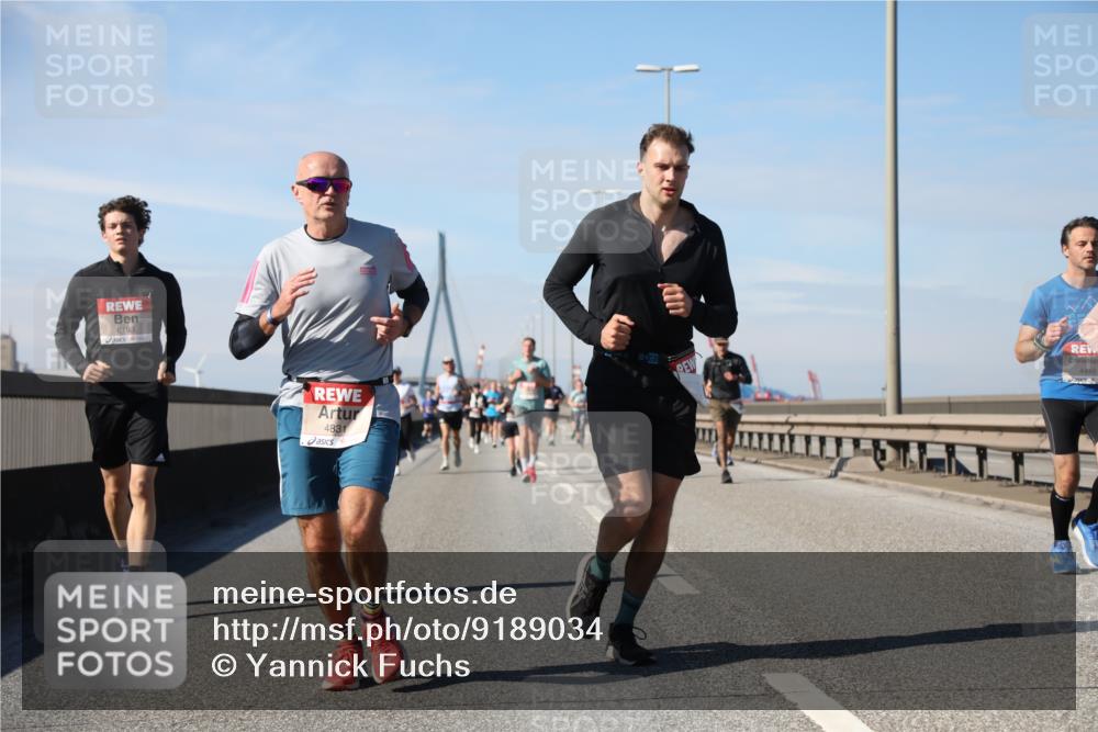 03.10.2025 - Köhlbrandbrückenlauf Yannick Fuchs http://msf.ph/oto/9189034 03.10.2025 11:48:29 Position 3 6193, 4831, 4449 meine-sportfotos.de
