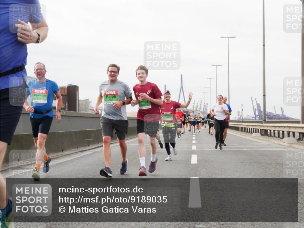 03.10.2025 - Köhlbrandbrückenlauf Matties Gatica Varas http://msf.ph/oto/9189035 03.10.2025 15:56:32 Position 3 7621, 7603, 7602 meine-sportfotos.de