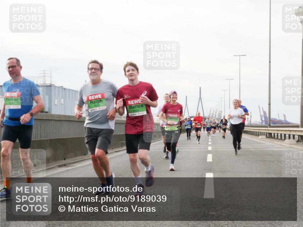 03.10.2025 - Köhlbrandbrückenlauf Matties Gatica Varas http://msf.ph/oto/9189039 03.10.2025 15:56:33 Position 3 7621, 7603, 7602 meine-sportfotos.de