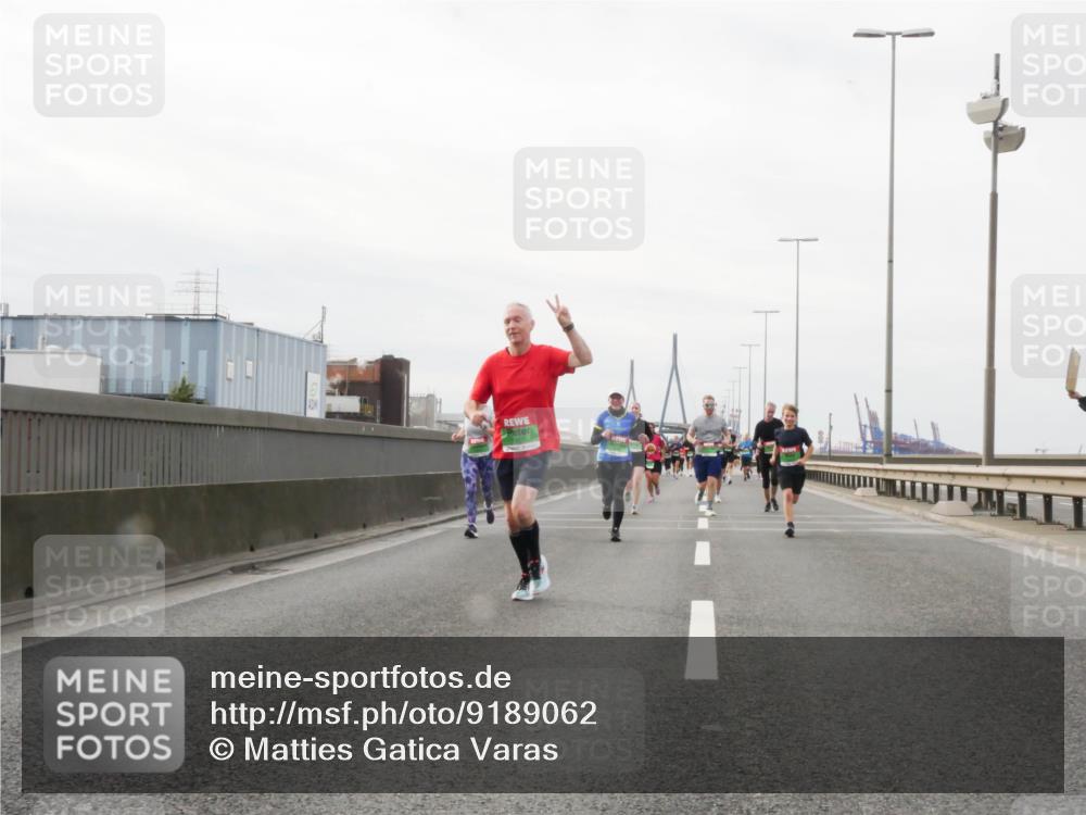 03.10.2025 - Köhlbrandbrückenlauf Matties Gatica Varas http://msf.ph/oto/9189062 03.10.2025 15:56:39 Position 3  meine-sportfotos.de