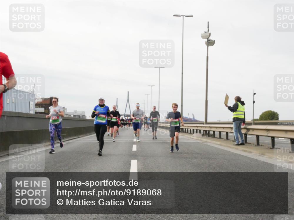 03.10.2025 - Köhlbrandbrückenlauf Matties Gatica Varas http://msf.ph/oto/9189068 03.10.2025 15:56:40 Position 3  meine-sportfotos.de