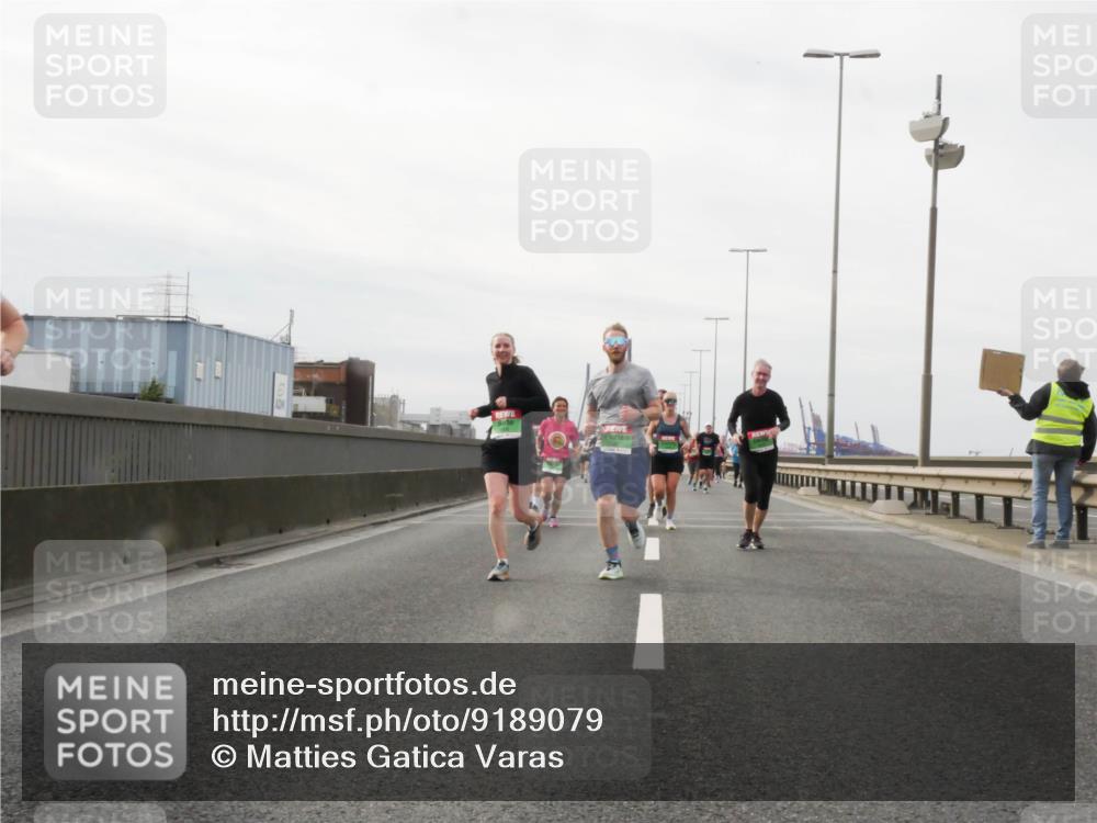 03.10.2025 - Köhlbrandbrückenlauf Matties Gatica Varas http://msf.ph/oto/9189079 03.10.2025 15:56:43 Position 3  meine-sportfotos.de