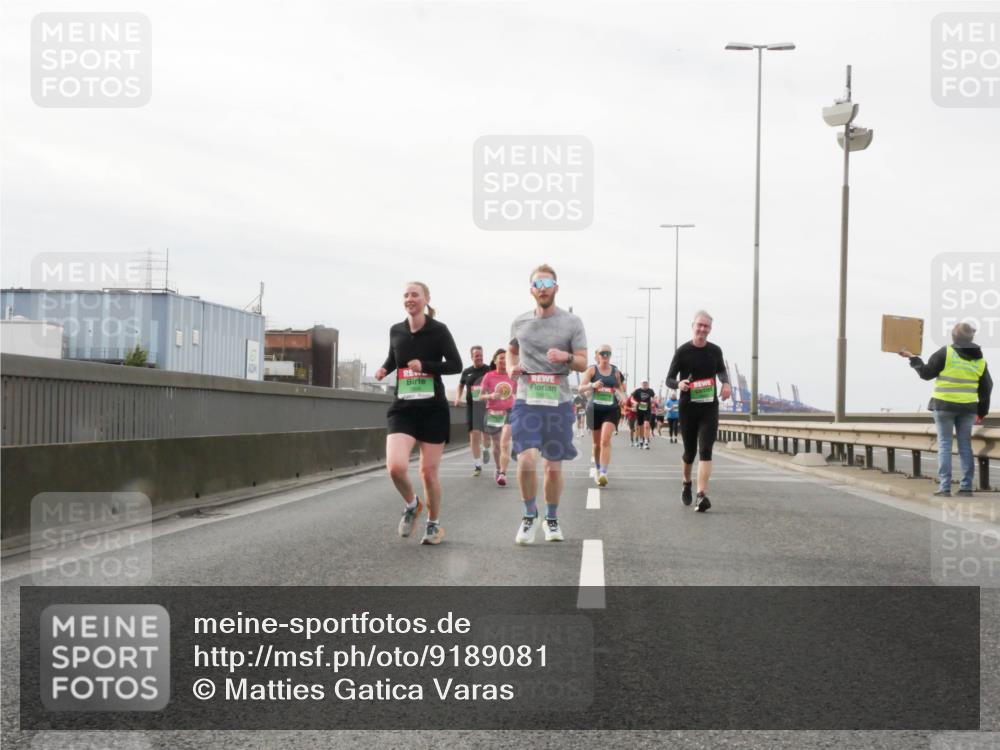 03.10.2025 - Köhlbrandbrückenlauf Matties Gatica Varas http://msf.ph/oto/9189081 03.10.2025 15:56:43 Position 3  meine-sportfotos.de