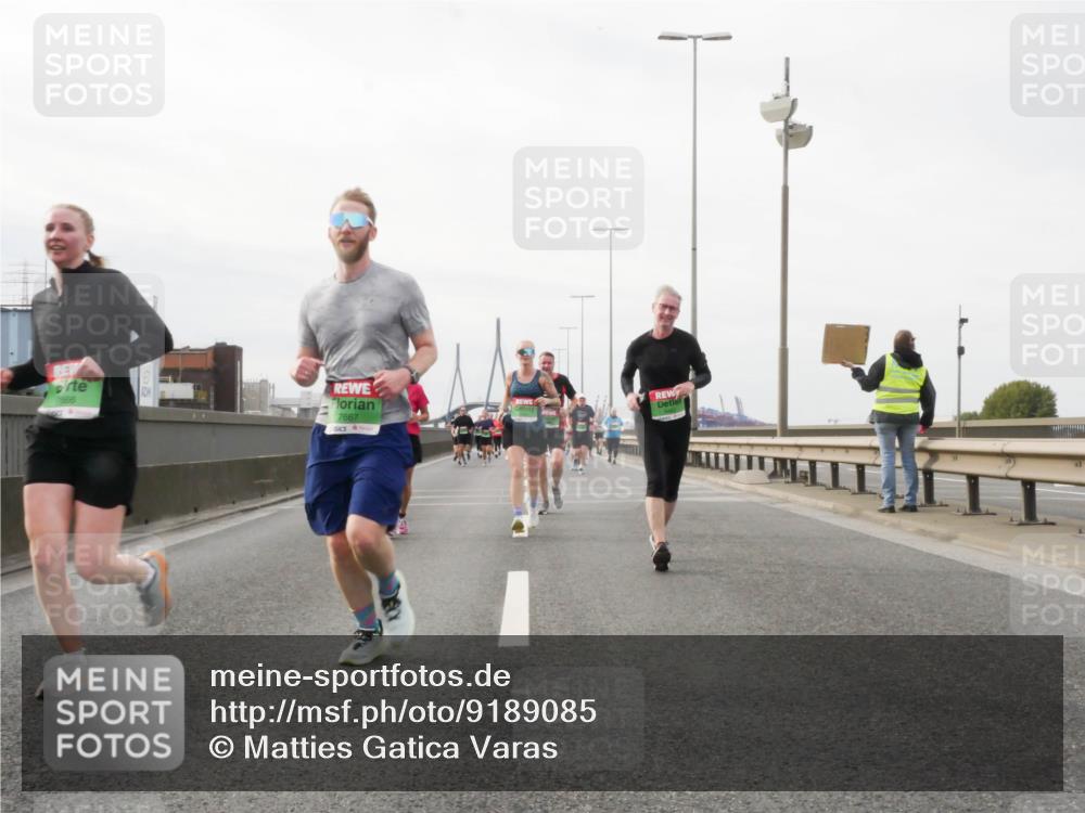 03.10.2025 - Köhlbrandbrückenlauf Matties Gatica Varas http://msf.ph/oto/9189085 03.10.2025 15:56:44 Position 3 866, 7667 meine-sportfotos.de