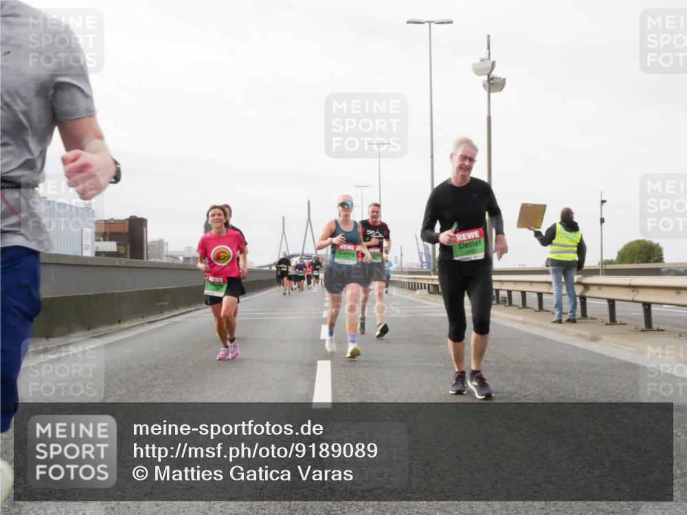 03.10.2025 - Köhlbrandbrückenlauf Matties Gatica Varas http://msf.ph/oto/9189089 03.10.2025 15:56:45 Position 3  meine-sportfotos.de