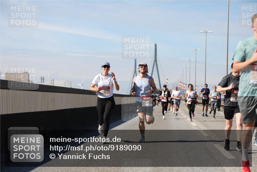 03.10.2025 - Köhlbrandbrückenlauf Yannick Fuchs http://msf.ph/oto/9189090 03.10.2025 11:48:35 Position 3 6786, 6787 meine-sportfotos.de