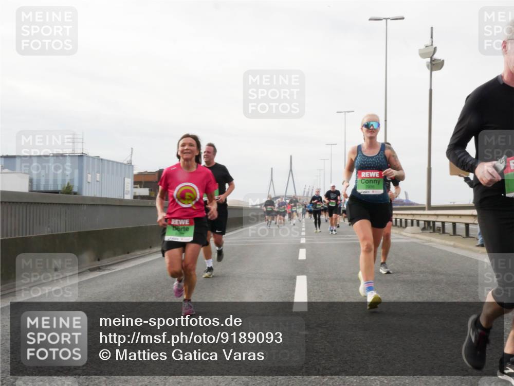 03.10.2025 - Köhlbrandbrückenlauf Matties Gatica Varas http://msf.ph/oto/9189093 03.10.2025 15:56:46 Position 3  meine-sportfotos.de