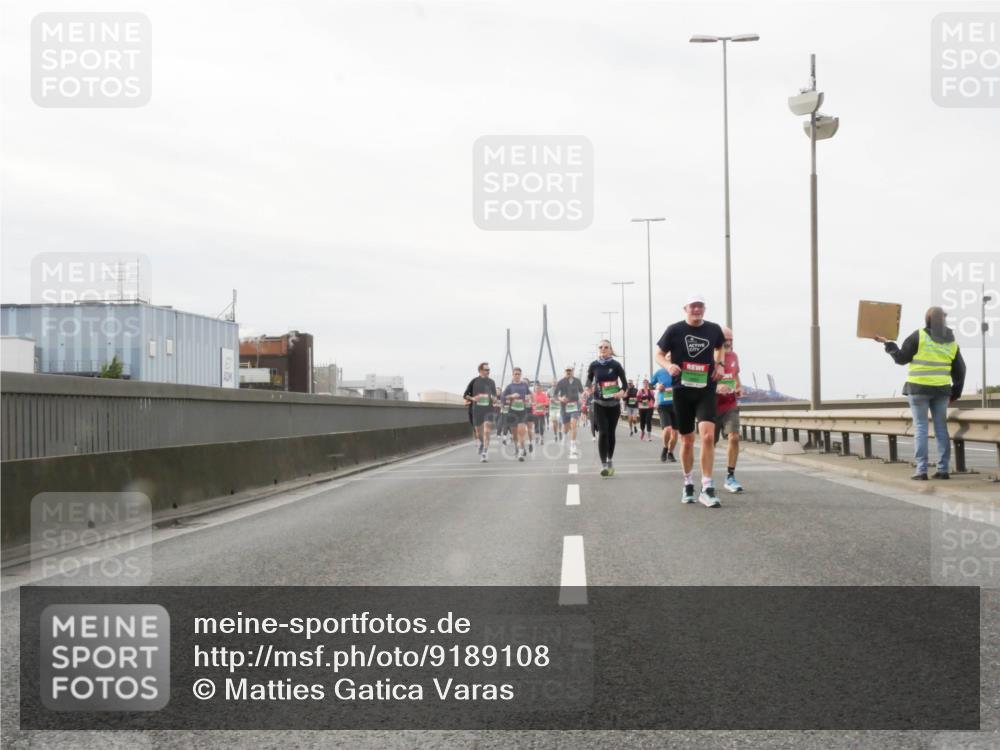 03.10.2025 - Köhlbrandbrückenlauf Matties Gatica Varas http://msf.ph/oto/9189108 03.10.2025 15:56:50 Position 3  meine-sportfotos.de