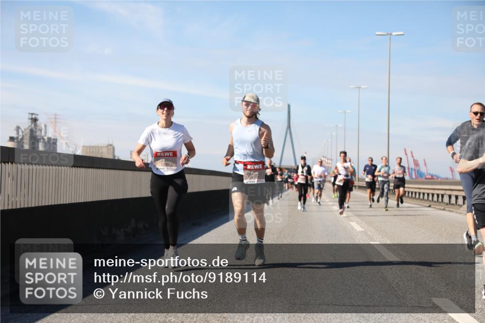03.10.2025 - Köhlbrandbrückenlauf Yannick Fuchs http://msf.ph/oto/9189114 03.10.2025 11:48:36 Position 3 6786, 6787 meine-sportfotos.de