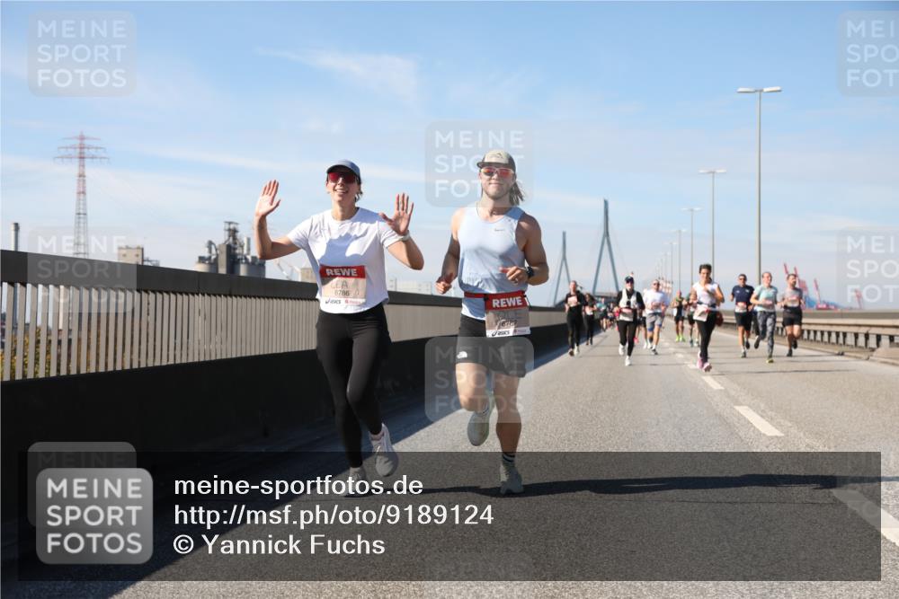 03.10.2025 - Köhlbrandbrückenlauf Yannick Fuchs http://msf.ph/oto/9189124 03.10.2025 11:48:36 Position 3 6786, 6787 meine-sportfotos.de