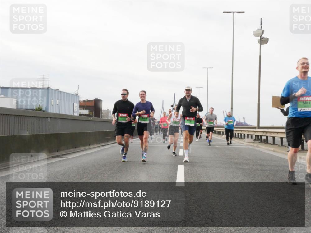 03.10.2025 - Köhlbrandbrückenlauf Matties Gatica Varas http://msf.ph/oto/9189127 03.10.2025 15:56:54 Position 3 9611 meine-sportfotos.de