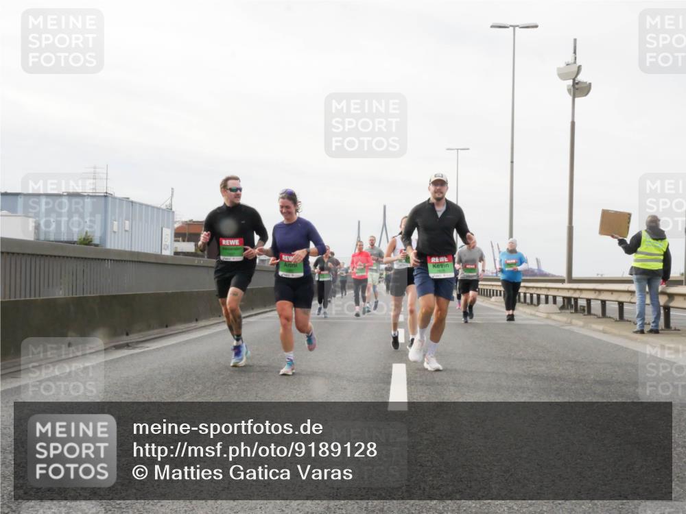 03.10.2025 - Köhlbrandbrückenlauf Matties Gatica Varas http://msf.ph/oto/9189128 03.10.2025 15:56:55 Position 3  meine-sportfotos.de