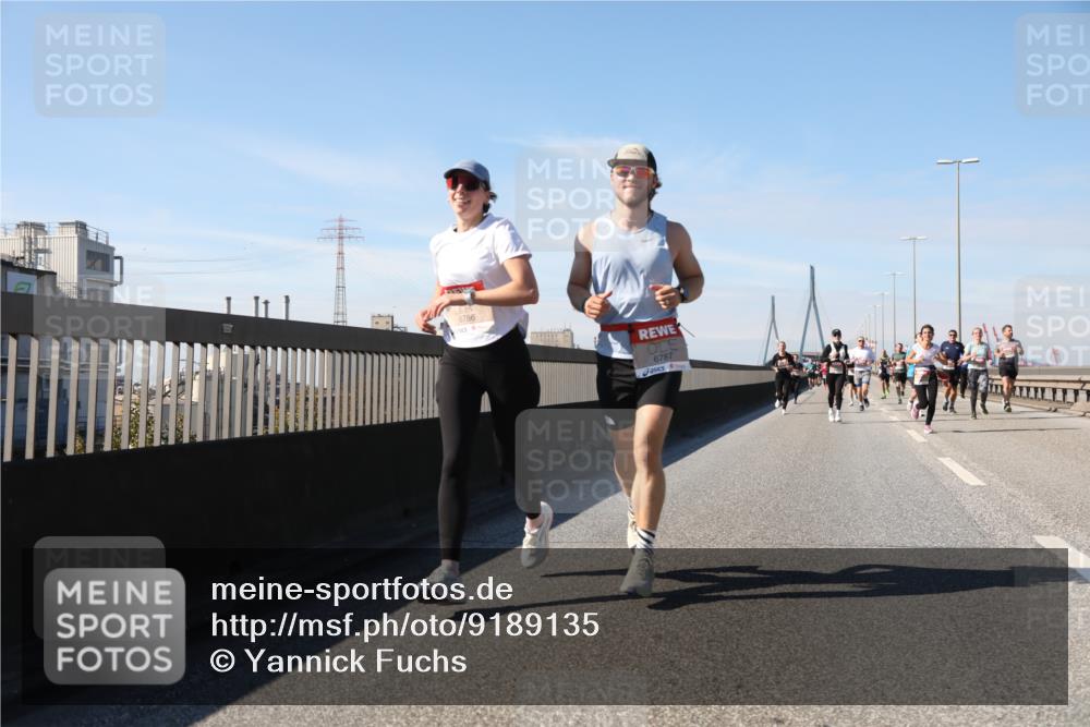 03.10.2025 - Köhlbrandbrückenlauf Yannick Fuchs http://msf.ph/oto/9189135 03.10.2025 11:48:37 Position 3 6786, 6787 meine-sportfotos.de