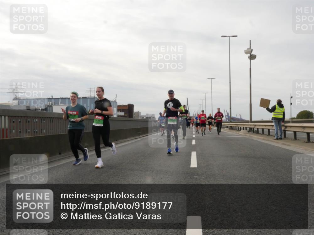 03.10.2025 - Köhlbrandbrückenlauf Matties Gatica Varas http://msf.ph/oto/9189177 03.10.2025 15:57:06 Position 3  meine-sportfotos.de