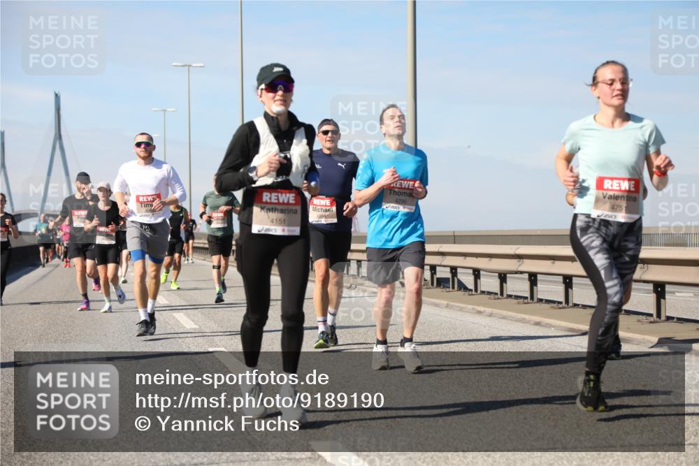 03.10.2025 - Köhlbrandbrückenlauf Yannick Fuchs http://msf.ph/oto/9189190 03.10.2025 11:48:41 Position 3 4151, 6356, 4290, 4751 meine-sportfotos.de