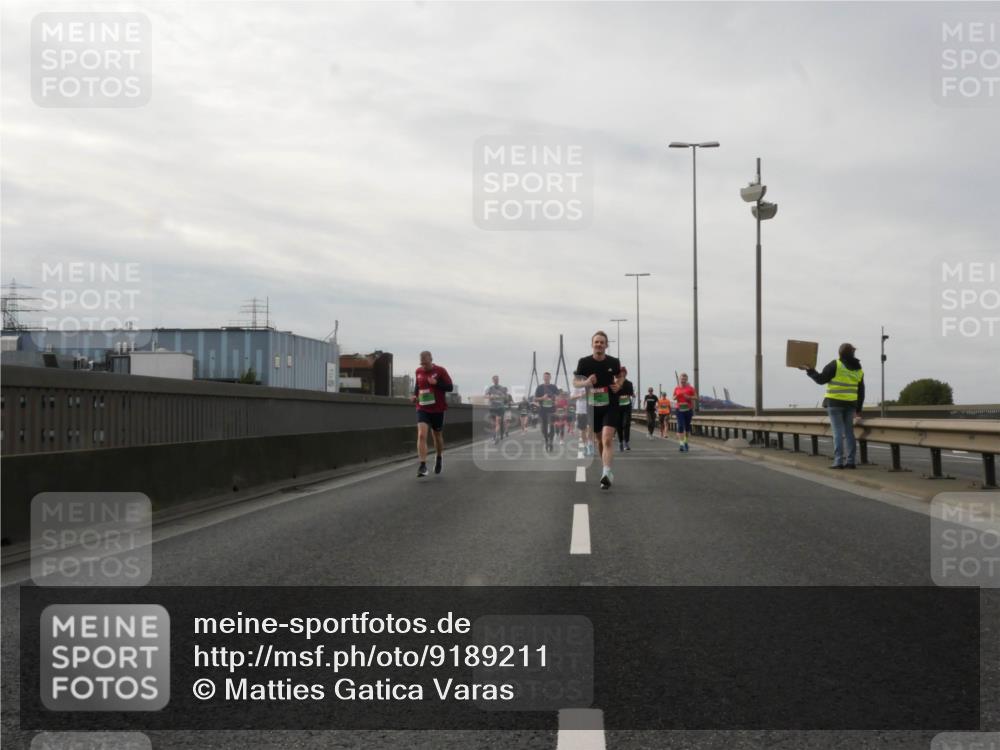 03.10.2025 - Köhlbrandbrückenlauf Matties Gatica Varas http://msf.ph/oto/9189211 03.10.2025 15:57:14 Position 3  meine-sportfotos.de
