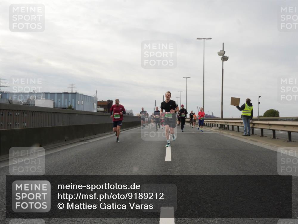 03.10.2025 - Köhlbrandbrückenlauf Matties Gatica Varas http://msf.ph/oto/9189212 03.10.2025 15:57:15 Position 3  meine-sportfotos.de