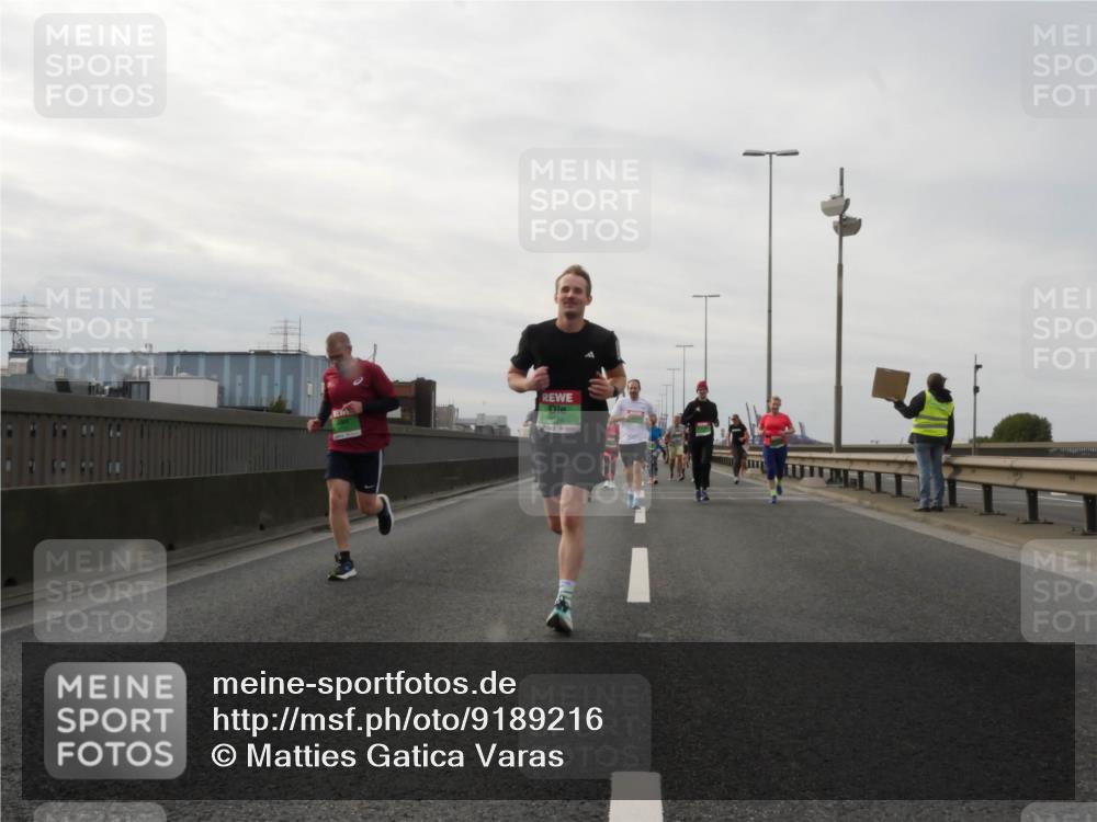 03.10.2025 - Köhlbrandbrückenlauf Matties Gatica Varas http://msf.ph/oto/9189216 03.10.2025 15:57:16 Position 3  meine-sportfotos.de