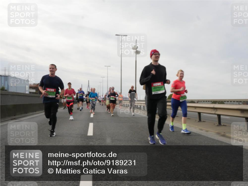 03.10.2025 - Köhlbrandbrückenlauf Matties Gatica Varas http://msf.ph/oto/9189231 03.10.2025 15:57:19 Position 3  meine-sportfotos.de