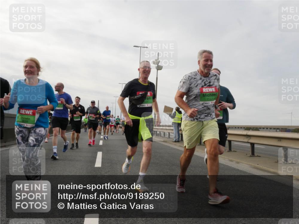 03.10.2025 - Köhlbrandbrückenlauf Matties Gatica Varas http://msf.ph/oto/9189250 03.10.2025 15:57:23 Position 3 9688, 537, 75871 meine-sportfotos.de