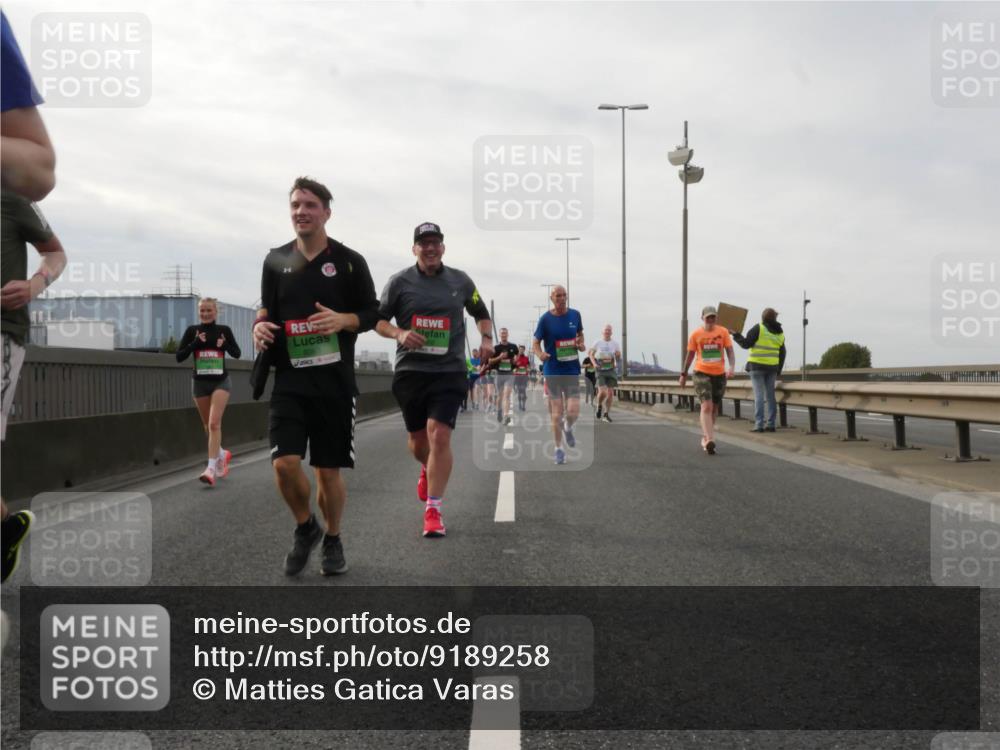 03.10.2025 - Köhlbrandbrückenlauf Matties Gatica Varas http://msf.ph/oto/9189258 03.10.2025 15:57:25 Position 3  meine-sportfotos.de
