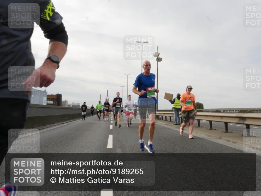 03.10.2025 - Köhlbrandbrückenlauf Matties Gatica Varas http://msf.ph/oto/9189265 03.10.2025 15:57:27 Position 3 111 meine-sportfotos.de