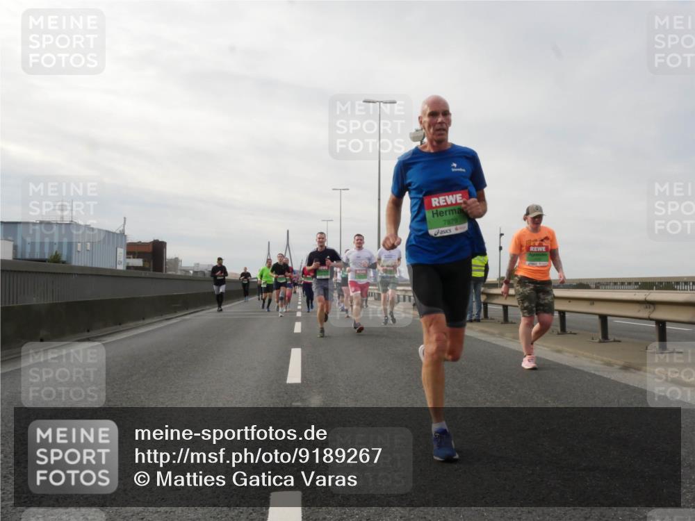 03.10.2025 - Köhlbrandbrückenlauf Matties Gatica Varas http://msf.ph/oto/9189267 03.10.2025 15:57:27 Position 3 7879 meine-sportfotos.de