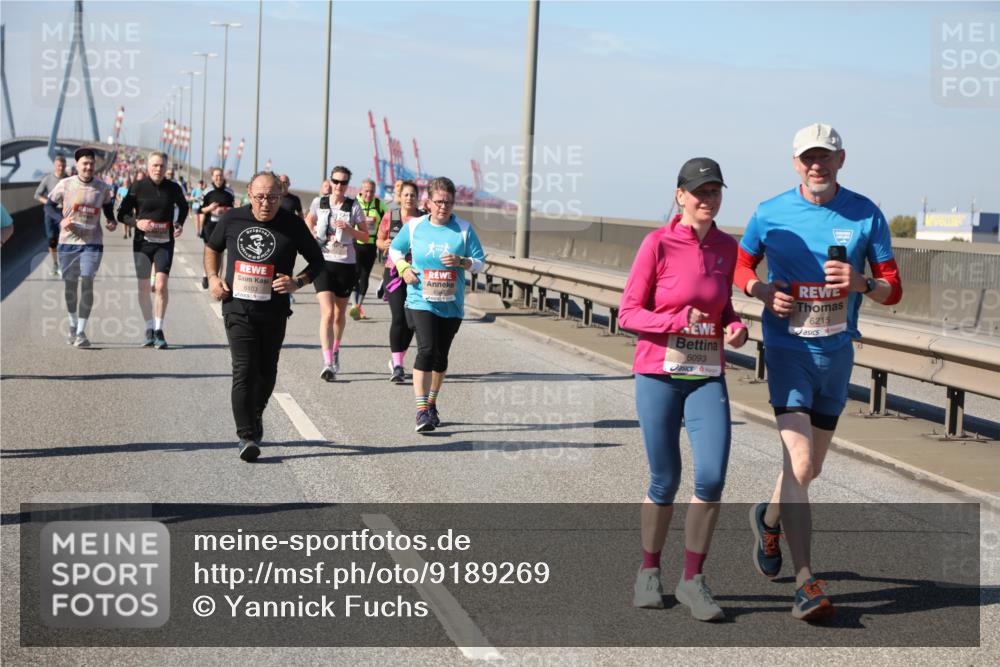03.10.2025 - Köhlbrandbrückenlauf Yannick Fuchs http://msf.ph/oto/9189269 03.10.2025 12:08:49 Position 3 6103, 6093, 6215 meine-sportfotos.de