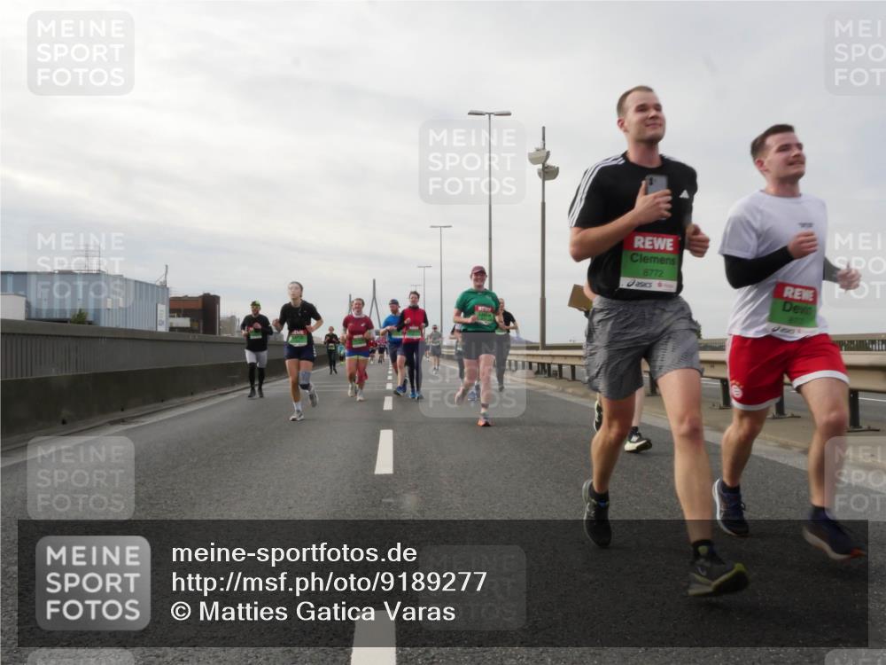 03.10.2025 - Köhlbrandbrückenlauf Matties Gatica Varas http://msf.ph/oto/9189277 03.10.2025 15:57:30 Position 3 8772 meine-sportfotos.de